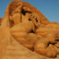Embryo als Sandskulptur