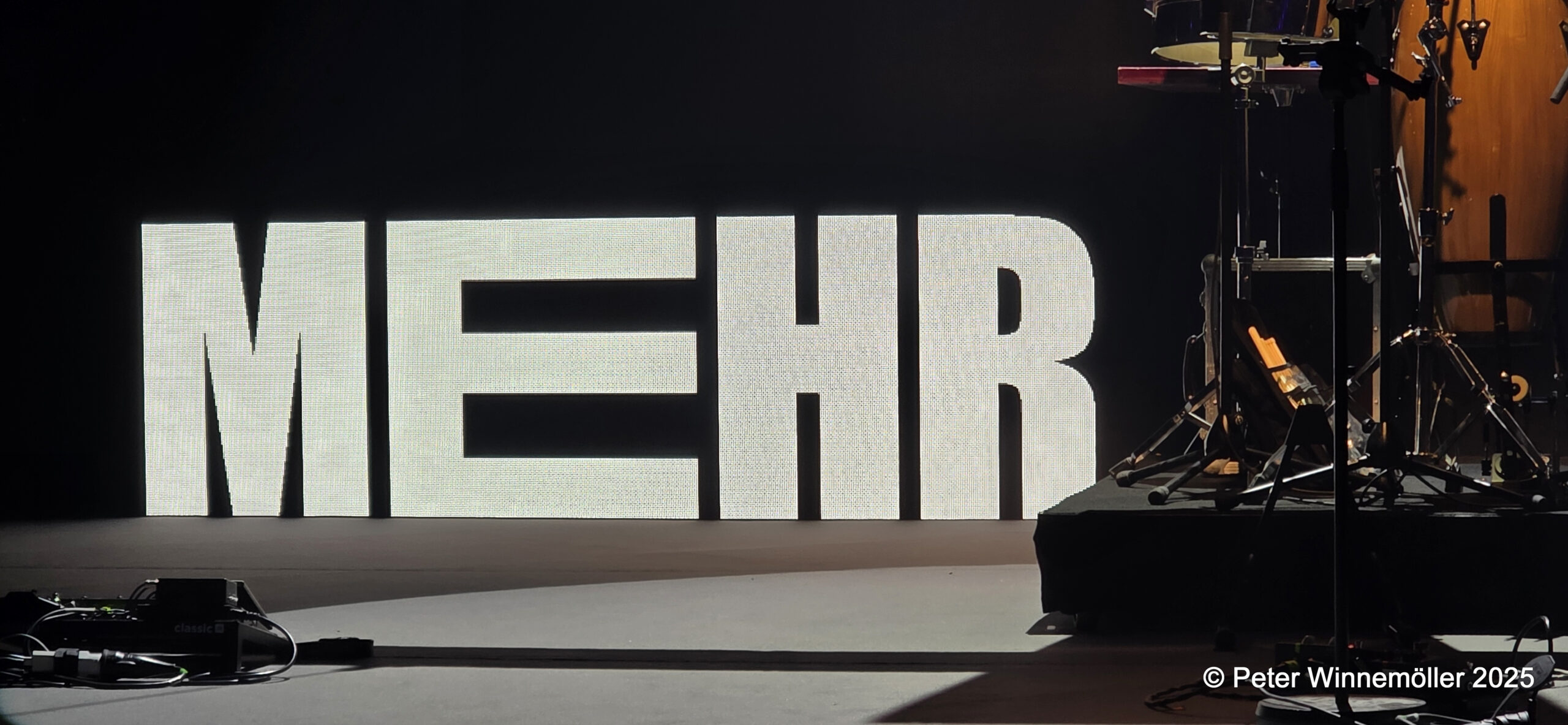 Die Bühne der MEHR vor Beginn. Foto: Peter Winnemöller