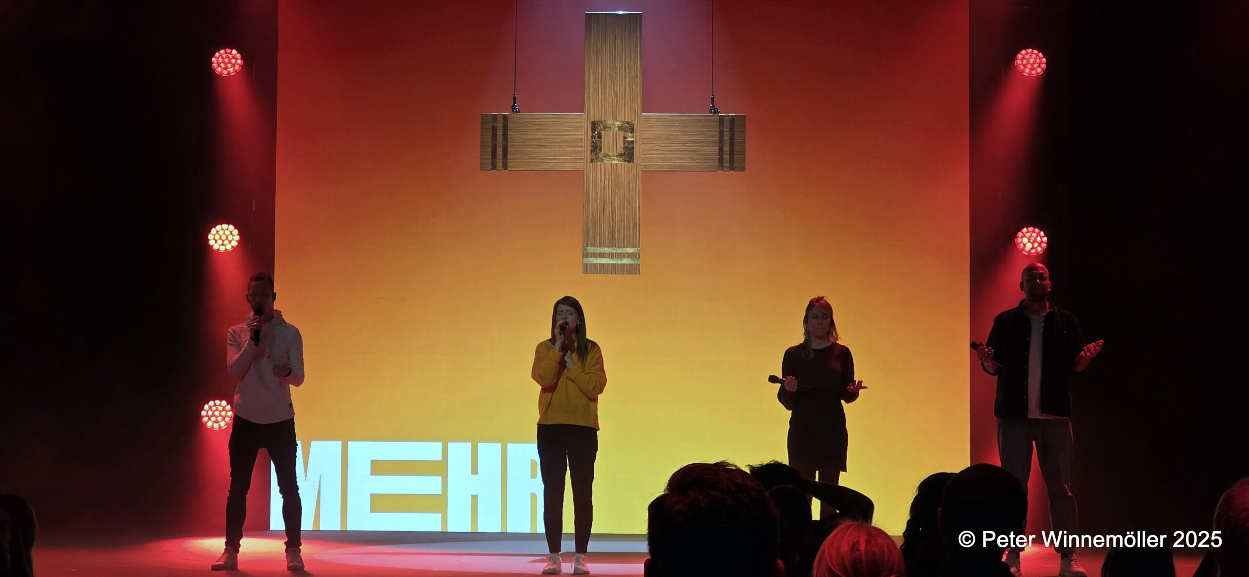 Gesänge aus Taize in Augsburg. Foto: Peter Winnemöller