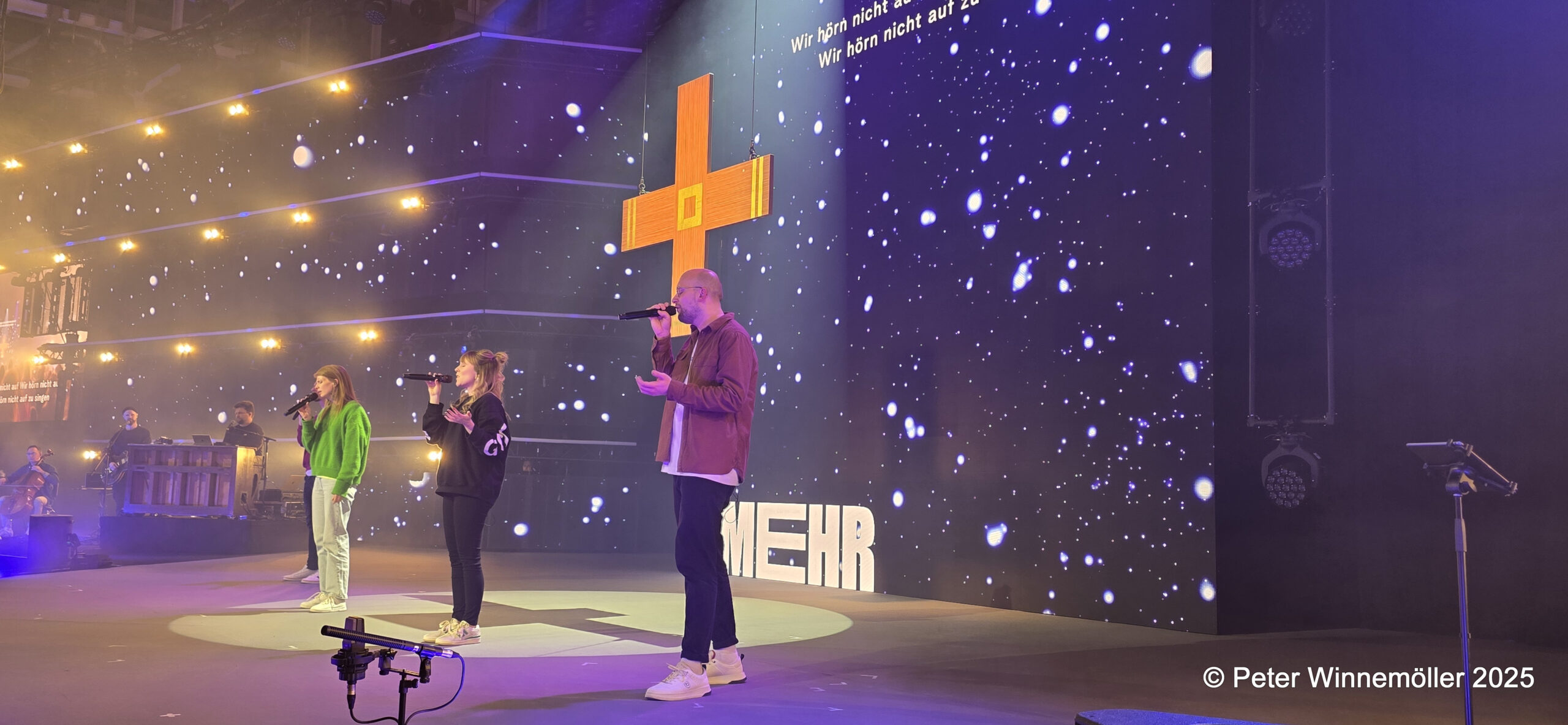 Lobpreis. Foto: Peter Winnemöller