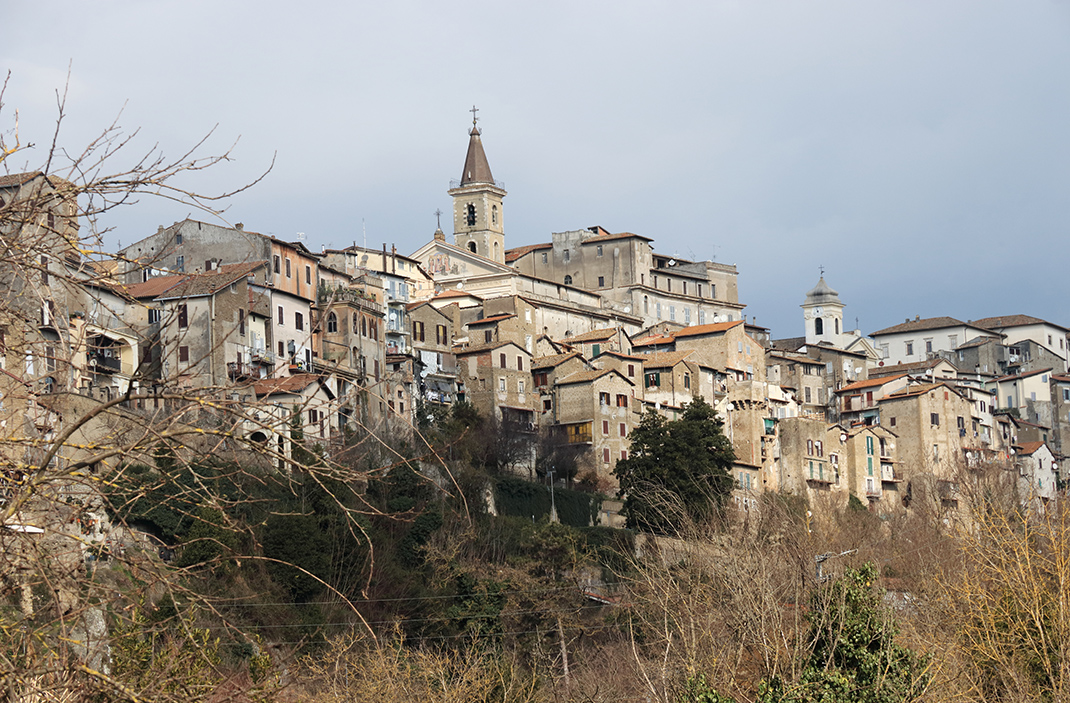 Genazzano, das Marienheiligtum auf dem Bergrücken