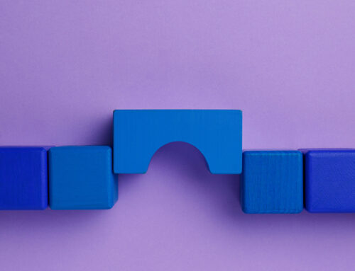 Eine Brücke, gebaut aus Schuldsteinen