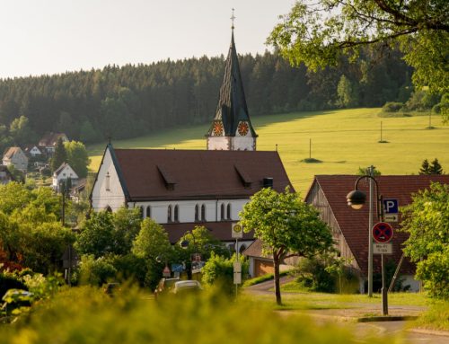Gott im Dorf lassen…?