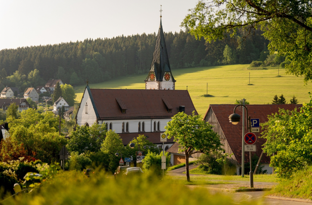 Dorfidyll mit Kirche
